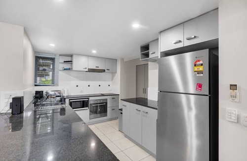 Trinity Beach Apartment | Bright 3-Bedroom Beachside Stay with Pool & BBQ