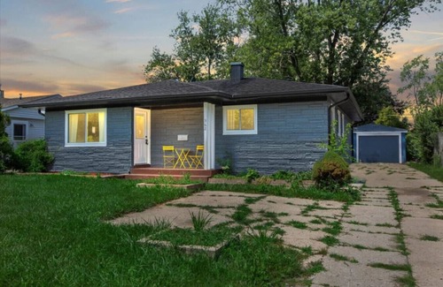 Wheeling House | Bright 3BR Gem in Wheeling