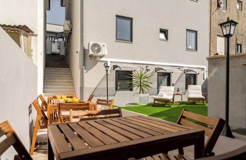 Paranhos Apartment | Bright and Practical Flat by HostWise