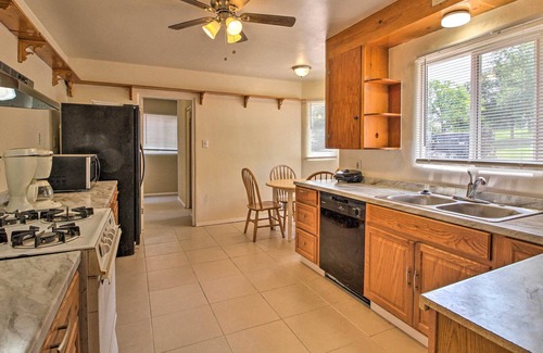 Silver Hill Villa | Bright ABQ Villa with Fire Pit - 3 Mi to Airport!