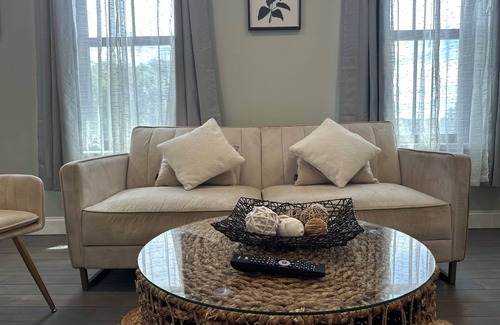 Albany Apartment | Bright & Airy 1 BDRM Private Apartment