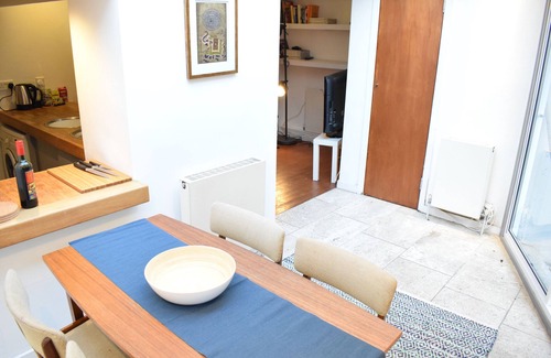 Finsbury Park Apartment | Bright & Airy | 1 Bed | Private Garden | Archway