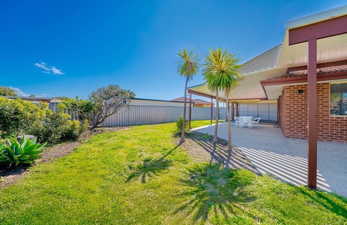 Waikiki House | Bright Airy Retreat with Garden