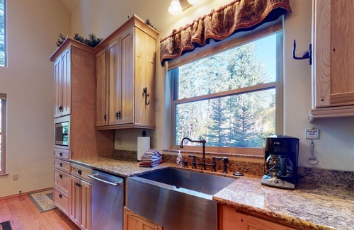 Joseph House | Bright and beautiful three-level home with mountain view and gas fireplace