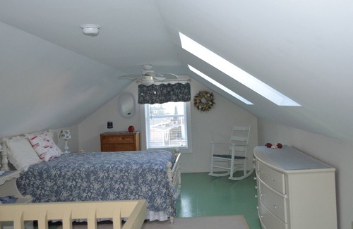 Ocean Park House | Bright and charming Guest House known as "The Getaway." in OOB/Ocean Park