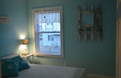 Ocean Park House | Bright and charming Guest House known as "The Getaway." in OOB/Ocean Park