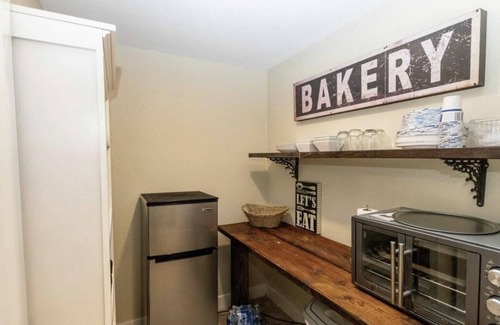 Walla Walla Apartment | Bright and Cheery 3-bedroom Basement lodging in Walla Walla
