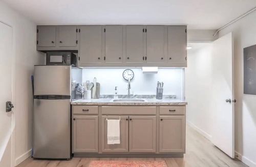 Longmont House | Bright and Cheery, Private Basement Apartment!