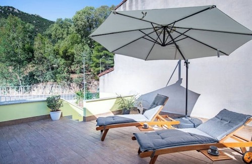 Guspini House | Bright and comfortable room with private bathroom