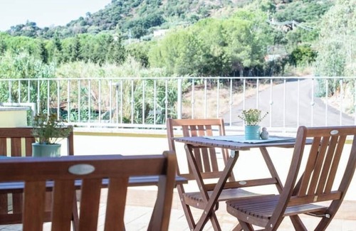 Guspini House | Bright and comfortable room with private bathroom
