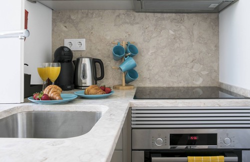Penha de Franca Condo | Bright and comfortable duplex apartment in a quiet and typical Lisbon neighborhood.