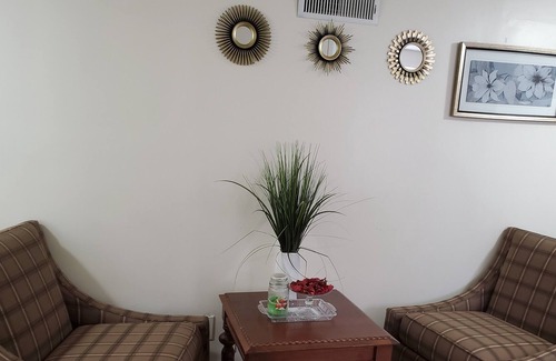 Niskayuna House | Bright and cozy