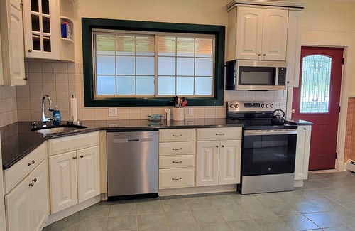 Narrowsburg Apartment | Bright and modern apartment in town. Close to it all!