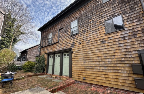 Off Broadway Apartment | Bright and Open 2 Bed 1 Bath (Dog Friendly) Apartment in Broadway Neighborhood
