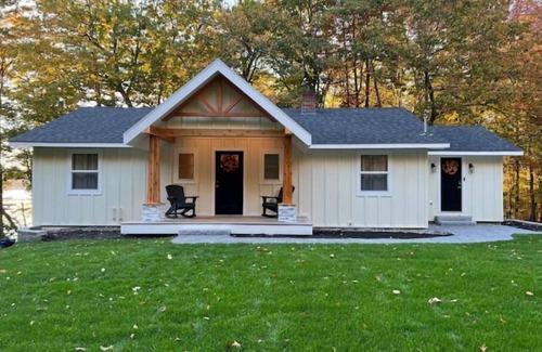 North Windham House | Bright and Peaceful 6 Bedroom Home on Sebago Lake