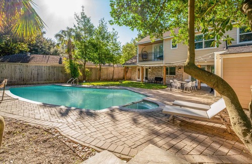 Jersey Village House | Bright and Spacious Home for w/ POOL (30+ Nights)