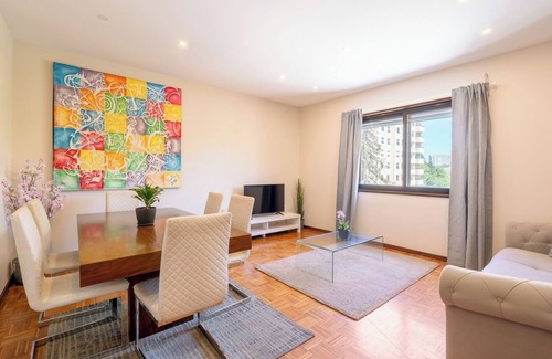 Ramalde Apartment | Bright and Spacious Flat by Host Wise
