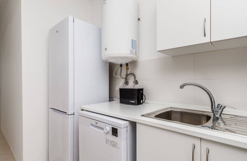 Cacilhas Apartment | Bright and Spacious Two Bedroom Apt in Almada