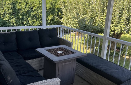 Kamloops House | Bright and sunny 3 bedroom