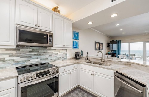 White Sands Cottages House | Bright and Sunny Gulf Front Townhome, Steps from the Water