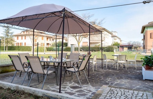 Bastia Umbra Apartment | Bright and very spacious apartment, which in 165 sqm accommodates 8 people with great comfort, having three bedrooms and two bathrooms. The flat is located in a villa and has access to the garden with an equipped patio and gazebo, shared with the other a