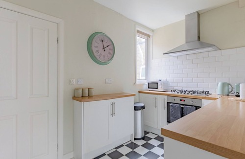 Wandsworth Apartment | Bright and Welcoming 2BD Flat in South West London