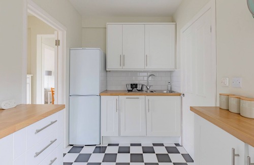 Wandsworth Apartment | Bright and Welcoming 2BD Flat in South West London