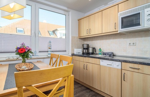 Zingst Apartment | Bright apartment with balcony, WiFi and beach location in the residence on the beach