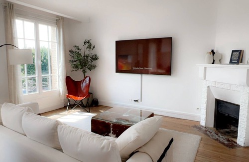 Choisy-le-Roi Apartment | Bright apartment near Paris - 15 min ORLY