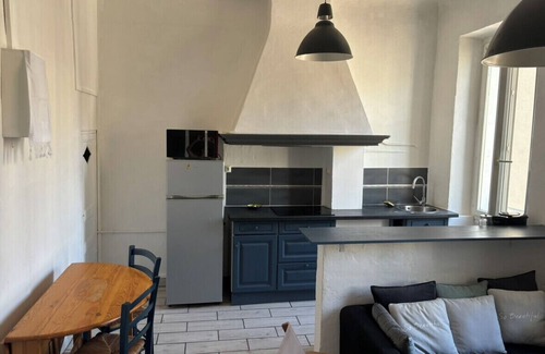 Saint-Lambert Apartment | Bright Apartment Near the Beach and Old Port