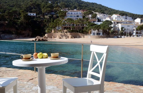 Tamariu Apartment | Bright apartment on the beach with sea views, ideal for relaxing with the family