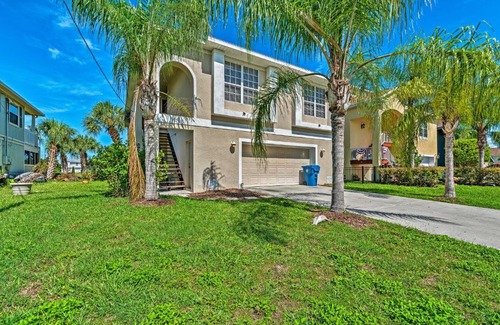 Spring Hill House | Bright Bayfront Home Less Than 2 Mi to Hernando Beach!