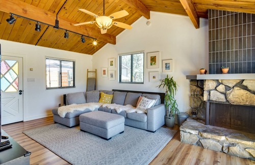 Big Bear City Cottage | Bright Big Bear Cottage w/ Fire Pit: 3 Mi to Lake!