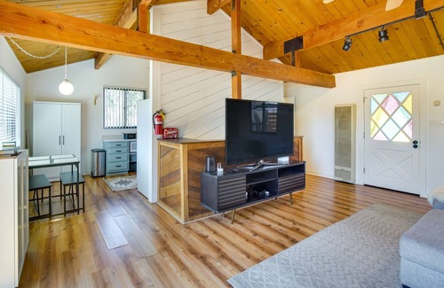 Big Bear City Cottage | Bright Big Bear Cottage w/ Fire Pit: 3 Mi to Lake!