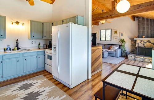 Big Bear City Cottage | Bright Big Bear Cottage w/ Fire Pit: 3 Mi to Lake!