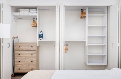 Bucktown Apartment | Bright Bucktown 1BR w/ Lounge, Roof & Gym, nr L, by Blueground