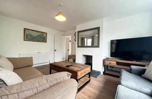 Porthleven House | Bright Bungalow with 3 bedrooms and Garden in Porthlevan