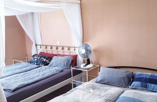 Munchen District Apartment | Bright by Trade Fair ICM 15 min direct to City Center 2-BedRoom full 2-BathRoom, free Parking, Balcony, Family and Business friendly