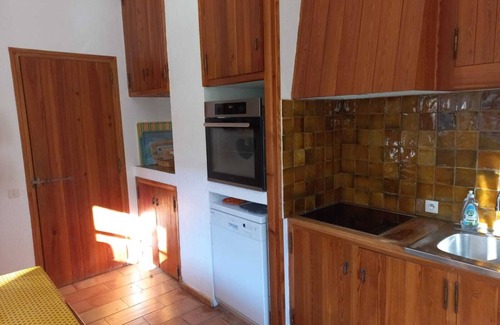 La Salle-les-Alpes Ski Chalet | Bright, charming apartment with large terrace in a family chalet at the foot of the slopes