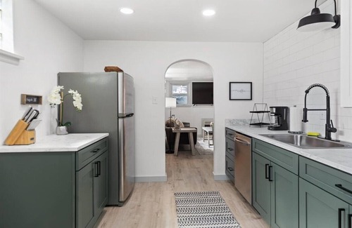 Billings House | Bright & Charming 2BR: Near Downtown