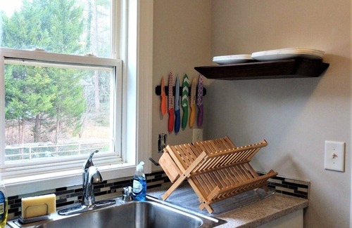Marlwood Acre Apartment | Bright clean pet friendly - 1BR. Private and peaceful. Free Level 2 EV Charging