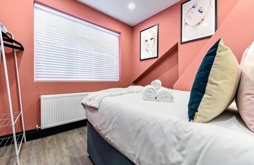 Northumberland Park Apartment | Bright & Colourful House - Best for a Large Groups