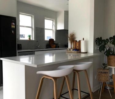 Greenlane - Ellerslie House | Bright & Comfy Stay in Newly Renovated Home with parking