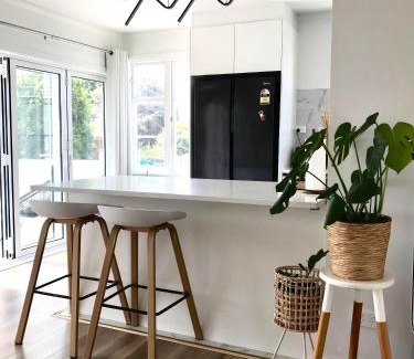 Greenlane - Ellerslie House | Bright & Comfy Stay in Newly Renovated Home with parking