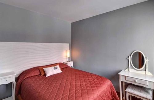 Mont-Tremblant Pedestrian Village Apartment | Bright Condo near the Lake by GLOBALSTAY