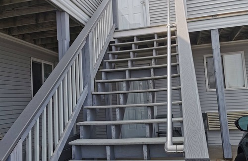Misquamicut Condo | Bright Condo only a short walk to 3 private beaches