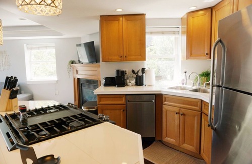 Downtown Salt Lake City Apartment | Bright & Cozy 1BR – Walk to Downtown SLC