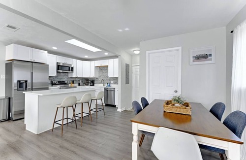 Northwest House | Bright & Cozy 3BR Virginia Beach Stay ~ Long-Term