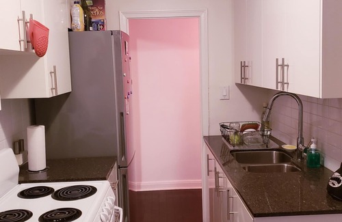 Oakwood Village Apartment | BRIGHT COZY/WARM 1 BEDROOM APARTMENT ON DUFFERIN