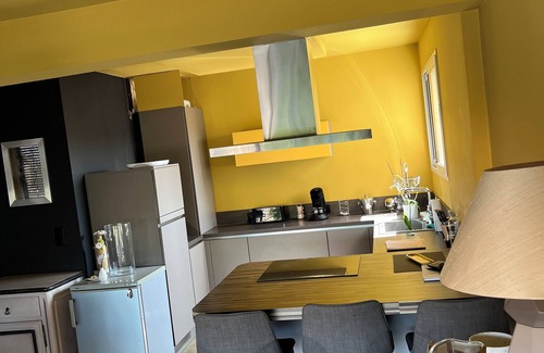 Montauban Apartment | Bright downtown apartment